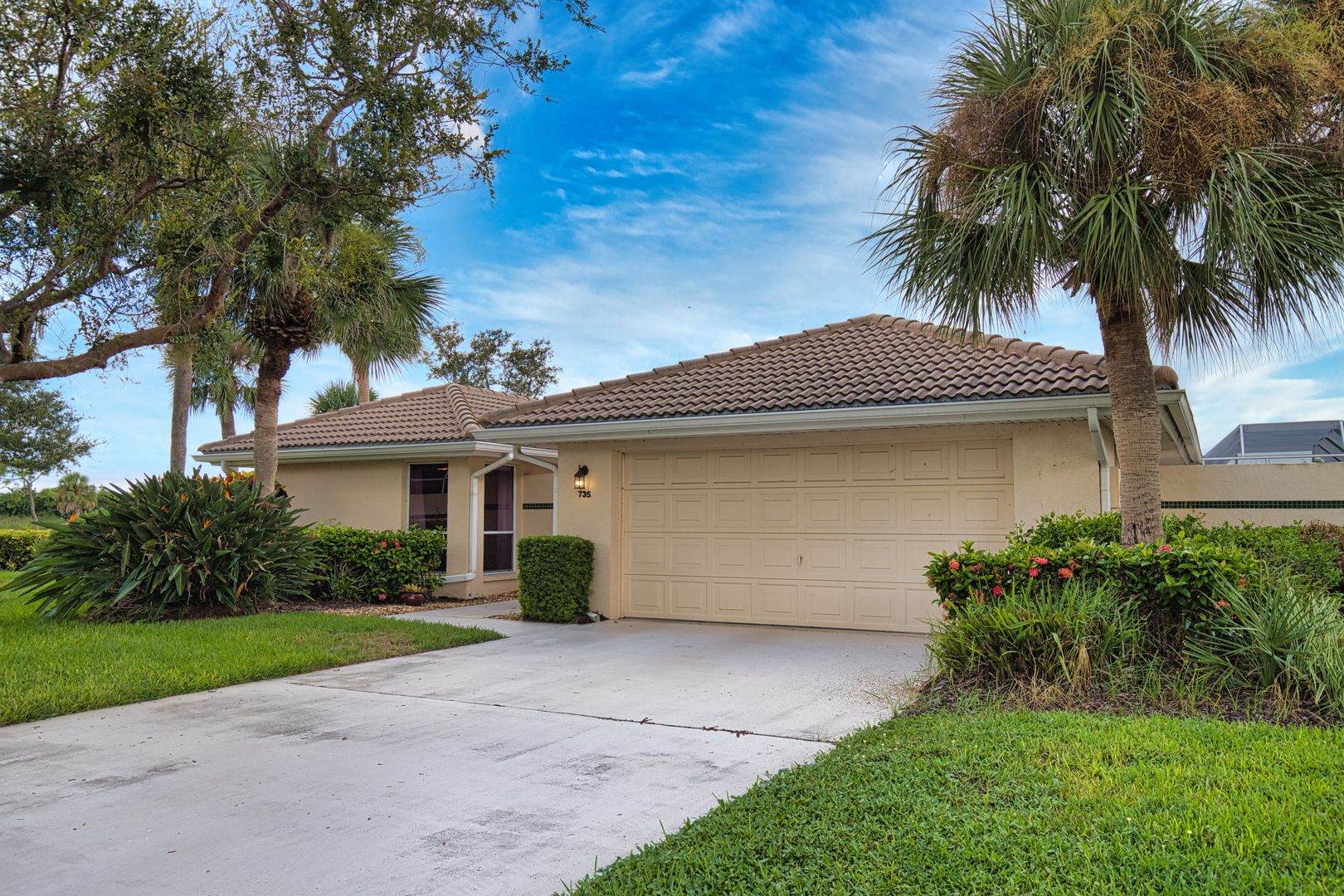 Venice House: 735 Carnoustie Terrace