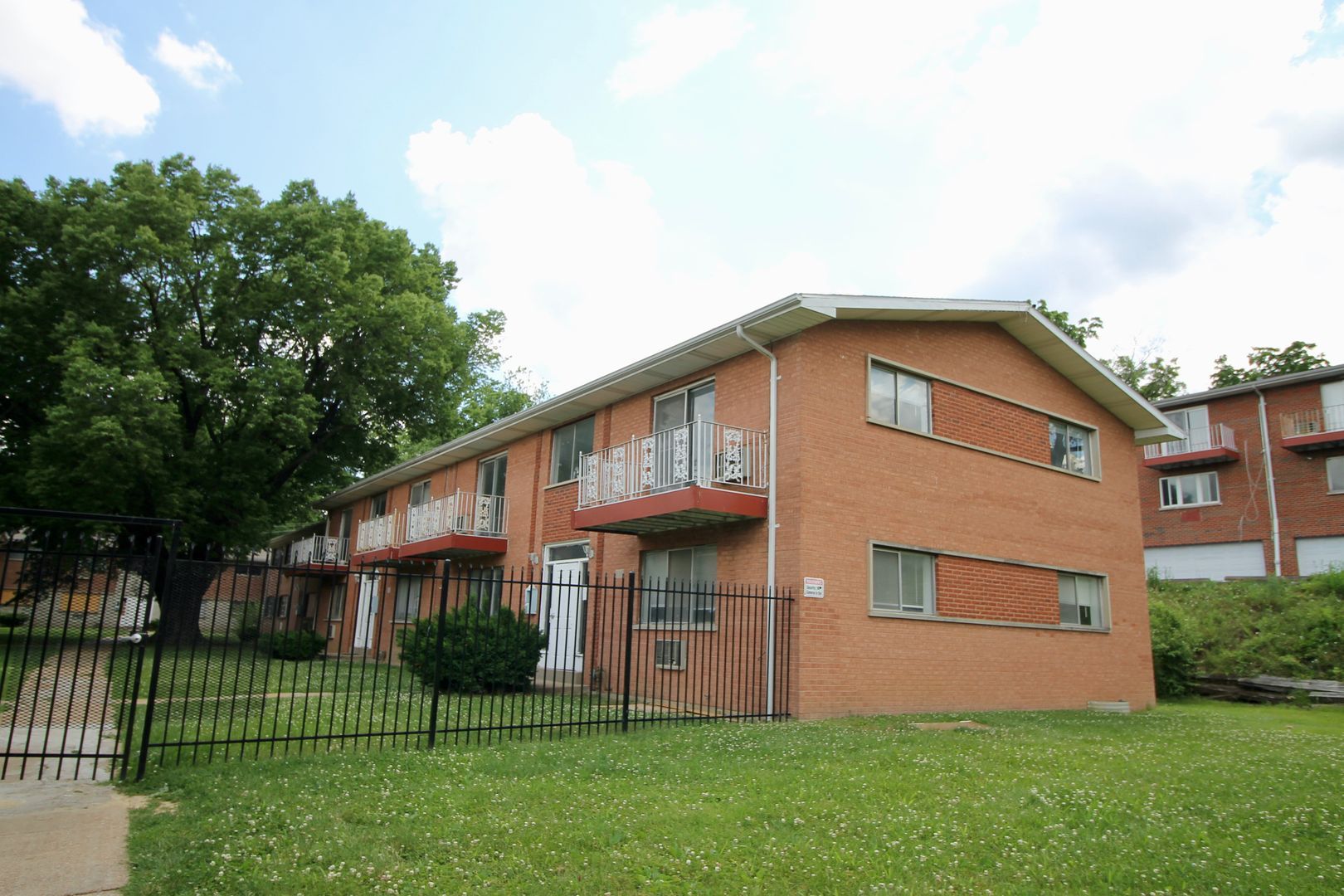 St. Louis Apartment: 819 Gustav Avenue
