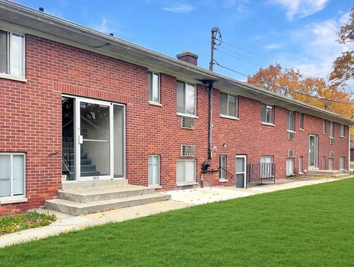 Two Bedroom with FREE HEAT! First Month's Rent FREE! – photo 1