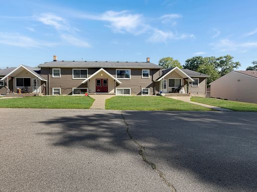 Spacious 2 bedroom with washer and dryer hook ups in Kentwood! – photo 1