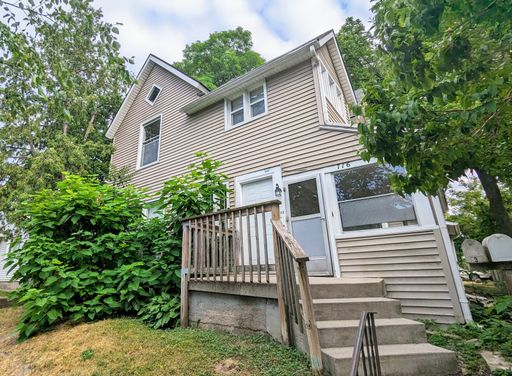 Lovely 1 bedroom 1 bathroom on Kellogg St. Close to downtown, Eastown and Cherry Hill -Available Mid August – photo 1