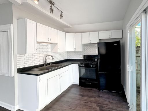 Updated 1 bedroom 1 bathroom close to everything the westside of Grand Rapids has to offer. – photo 1