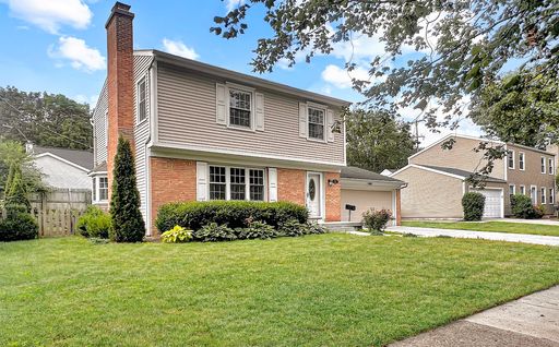 Beautiful 3 Bedroom East Grand Rapid's Home