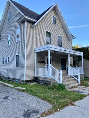 Adorable upper level Studio Apartment conveniently located!
