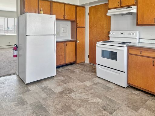 Two Bedroom with Shared Laundry – photo 1