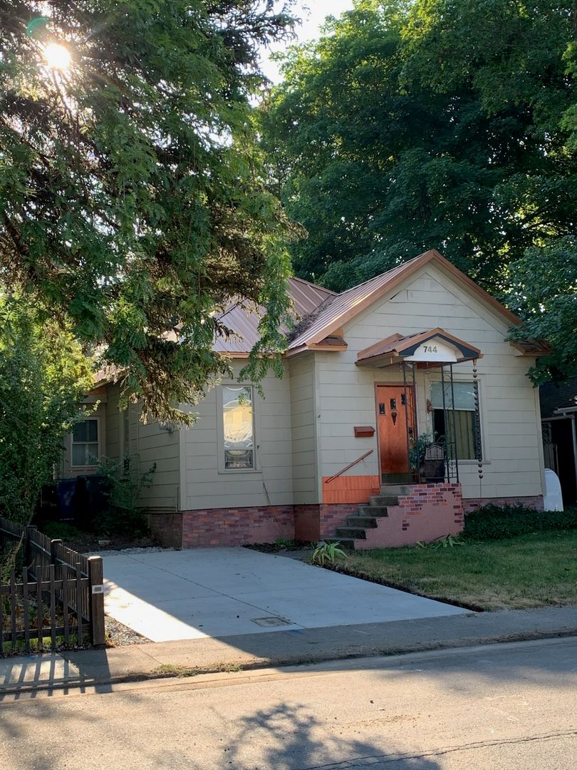 CDA House: 744 N 2nd St