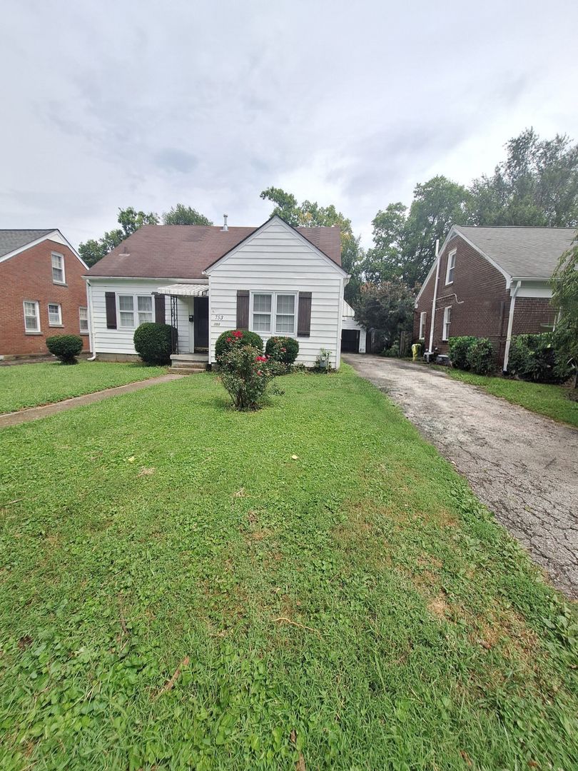 Lexington House: 753 Lynn Road