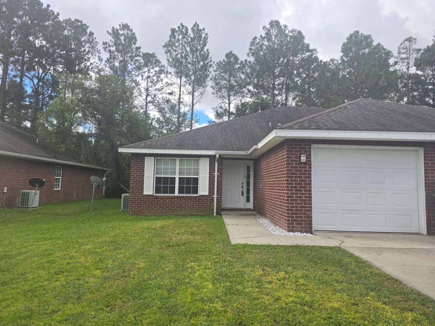 Lake City Townhome: 1800 SW Grandview #101 Street