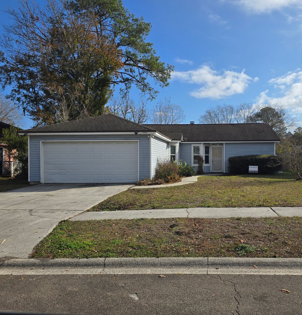 Jacksonville House: 6941 Huntington Woods Circle West