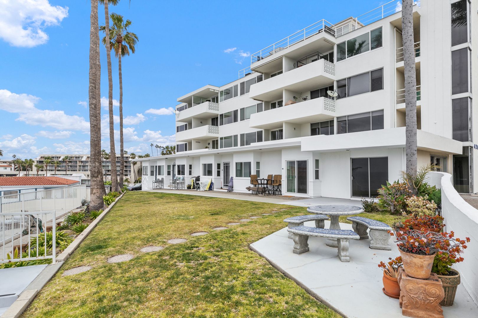 San Clemente House: 420 Monterey, 1B