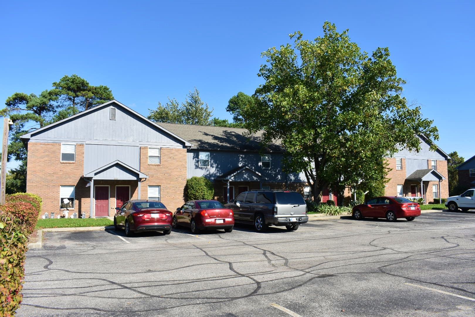 Greenwood Apartment: 601 Wooddale Terrace