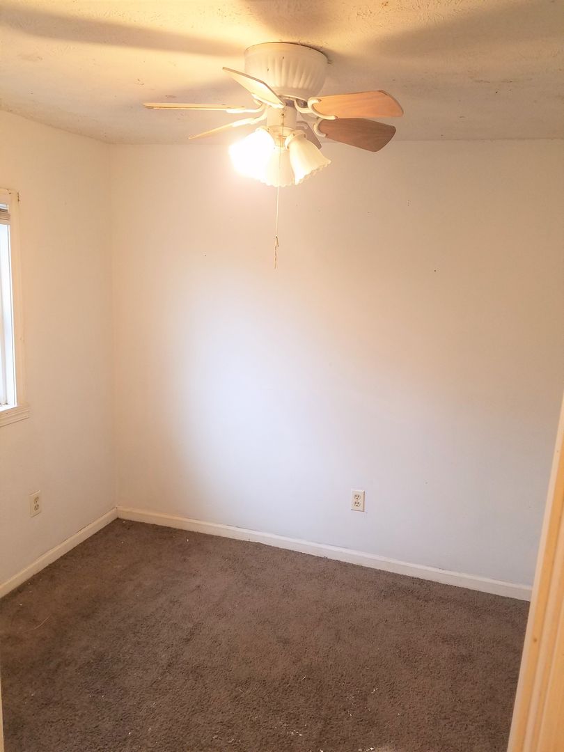 1342 Lee St Indianapolis, IN 46221 6 of 8