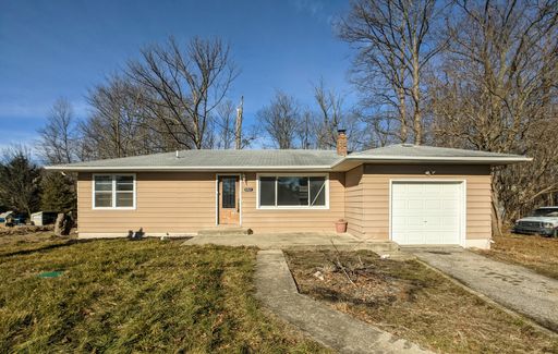 Adorable 3 bed 1 bath home in Greenwood! – photo 1