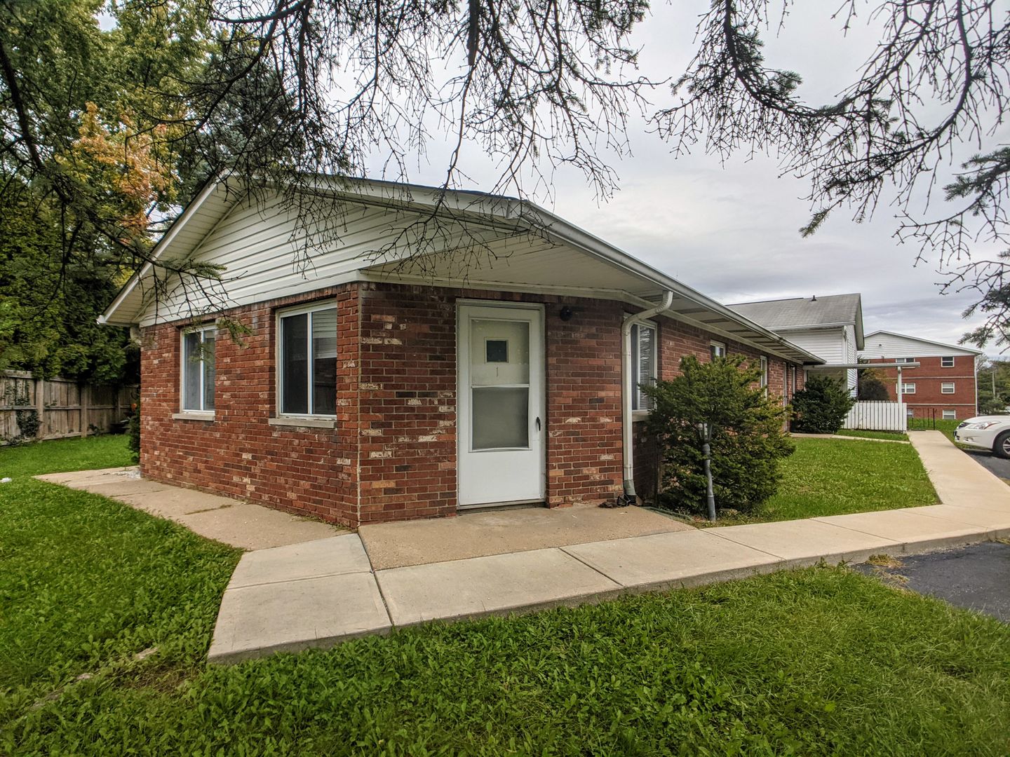 Greenwood Apartment: 600 Wooddale Terrace