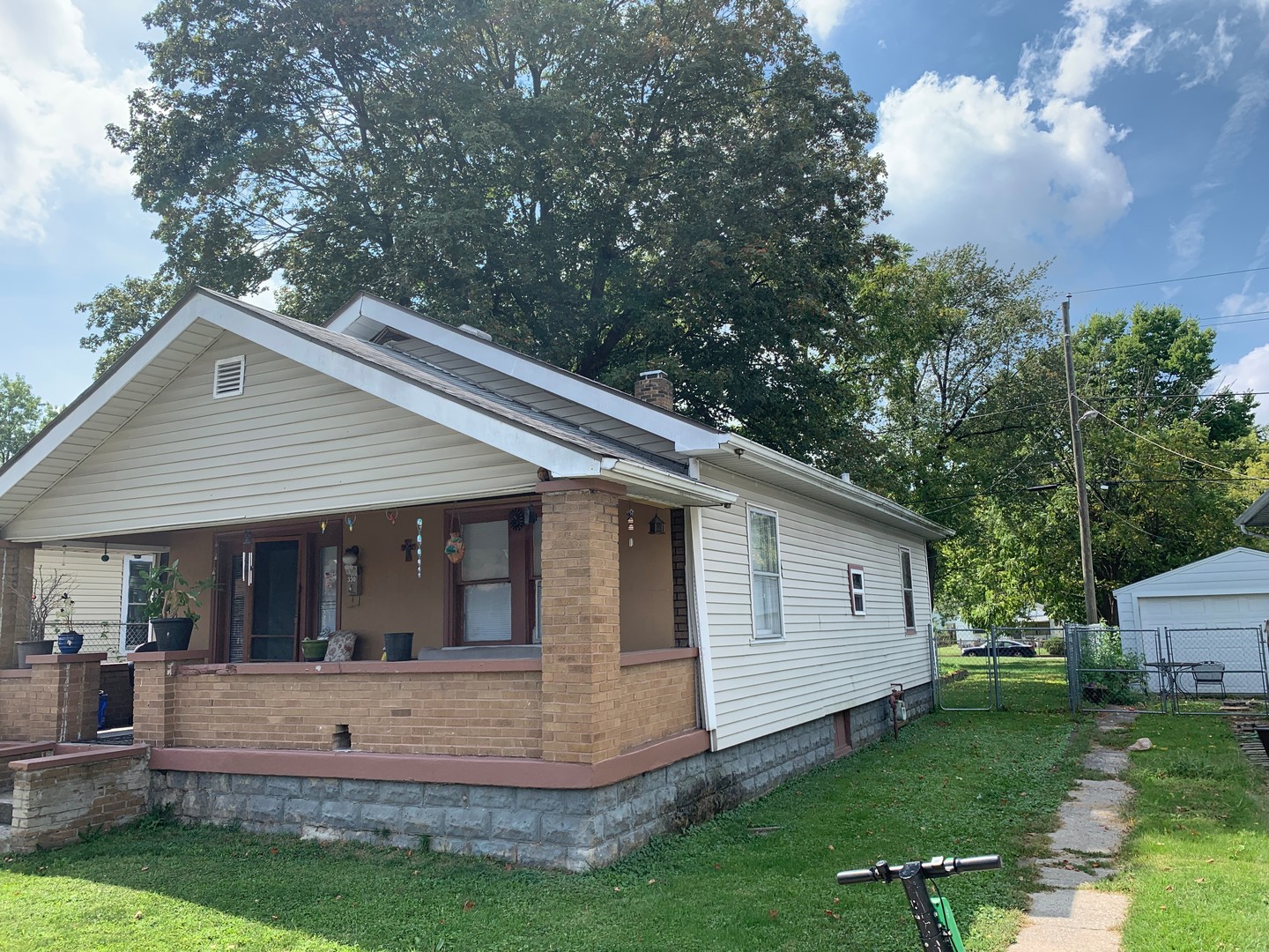 Indianapolis House: 330 S Rural St