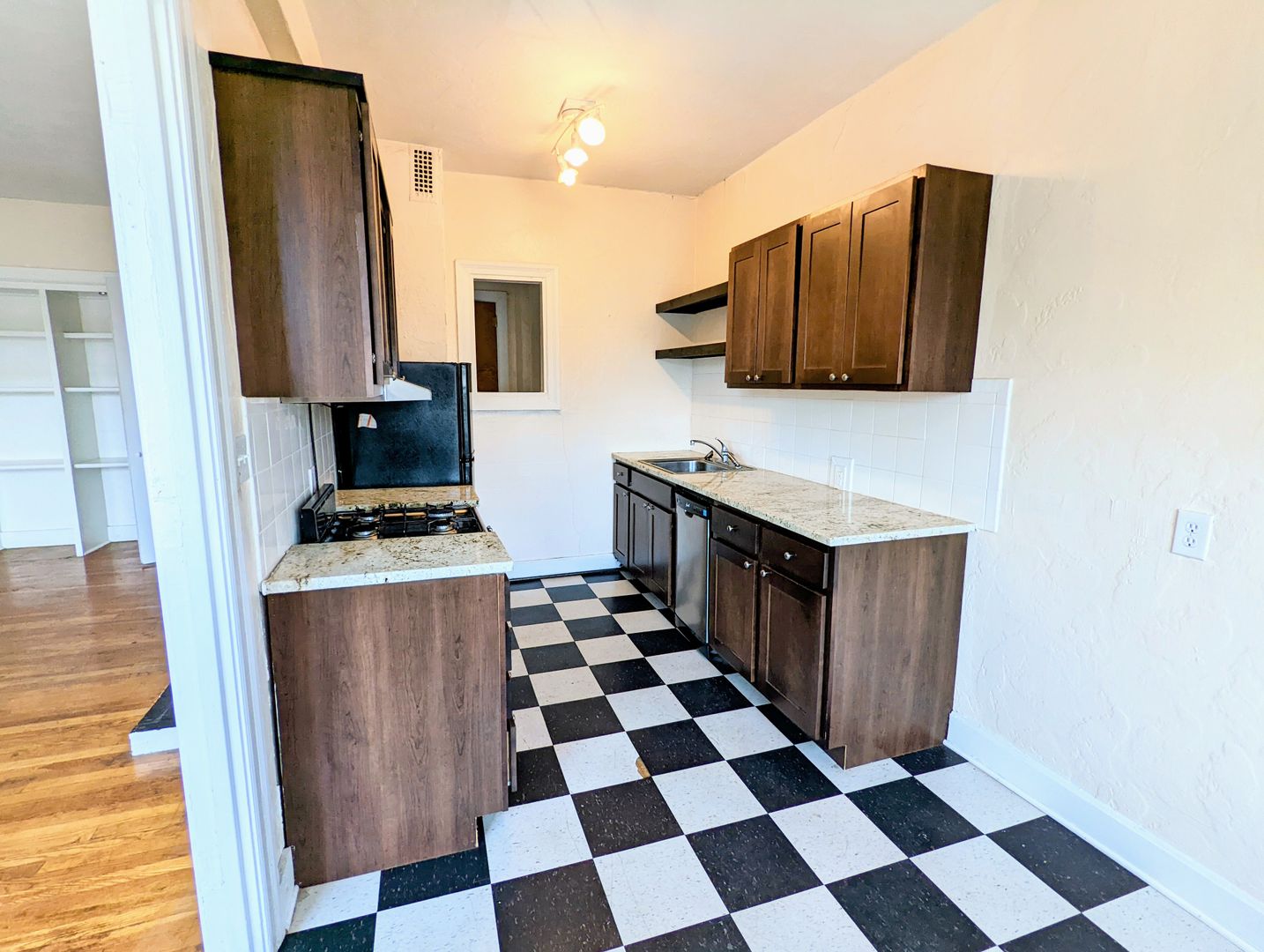 Llanhurst Apartments 5 of 8