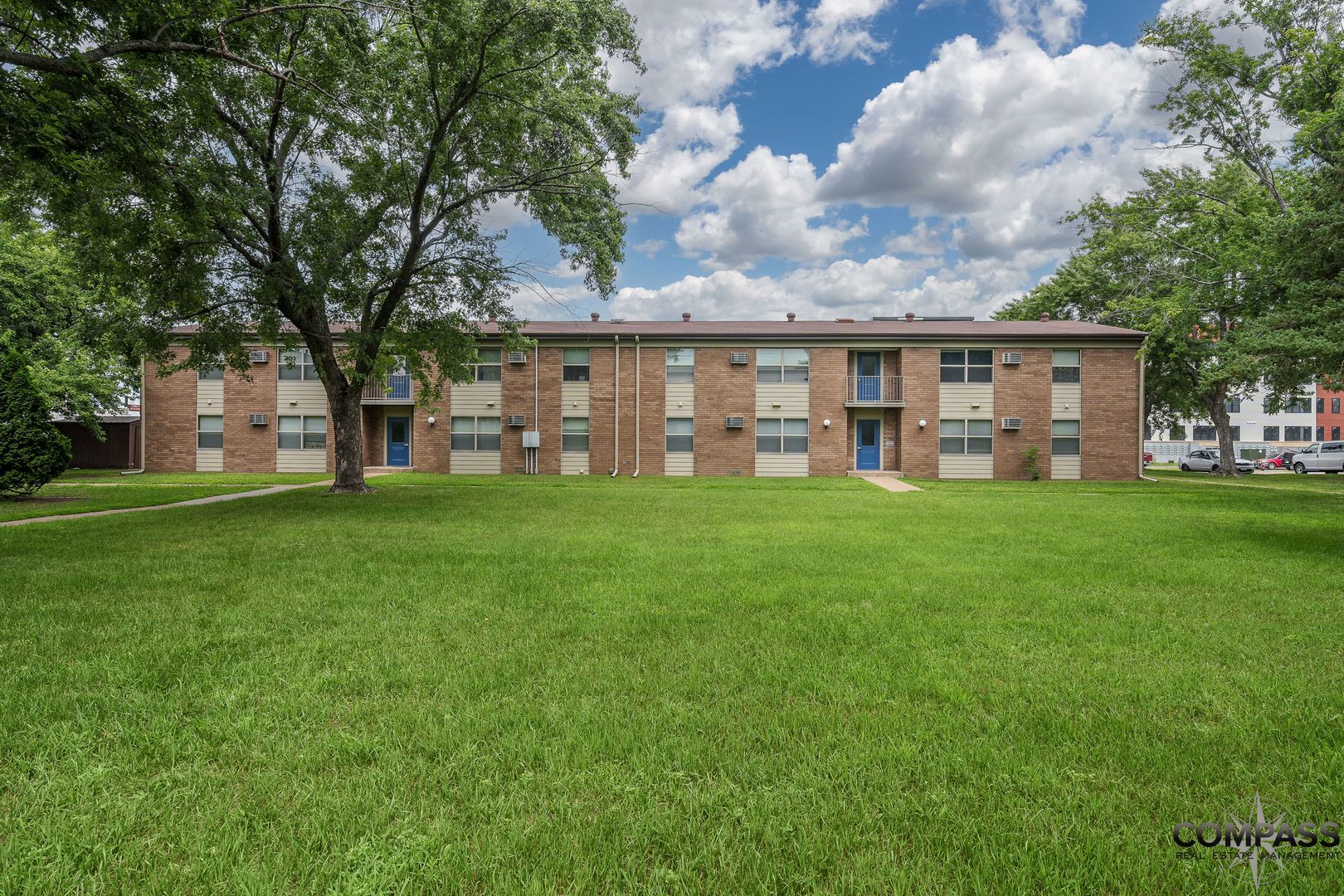 Eau Claire Apartment: 946 W. MacArthur Ave