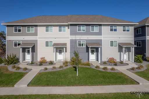 SPACIOUS AND MODERN TOWNHOME – photo 1