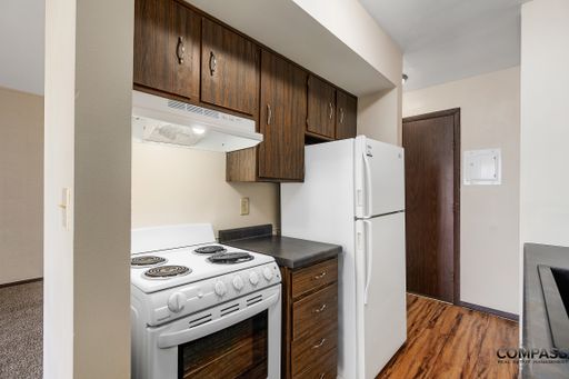 CHARMING APARTMENT WITH GREAT LOCATION AND PATIO – photo 1