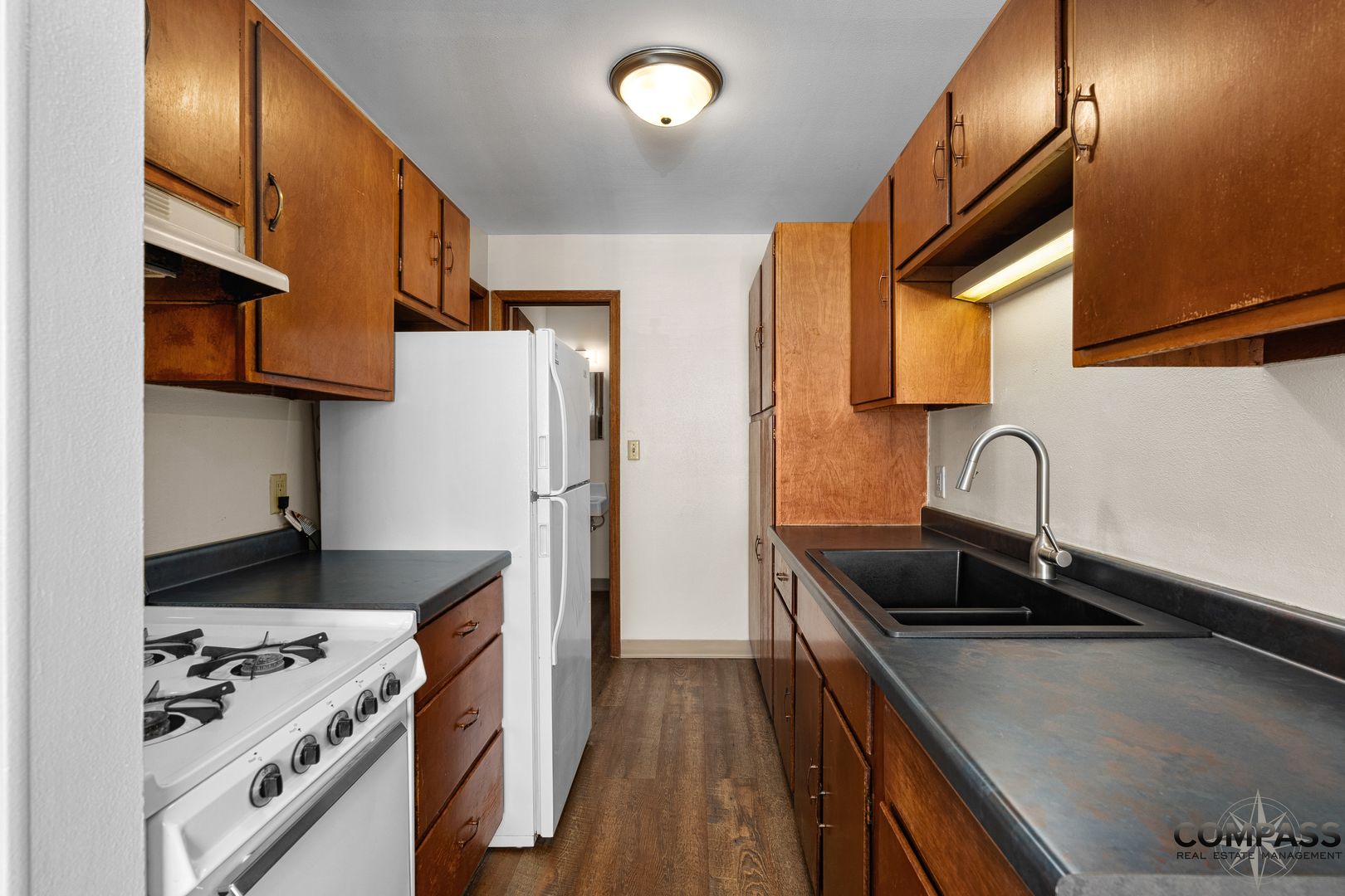 Eau Claire Apartment: 417 Washington St