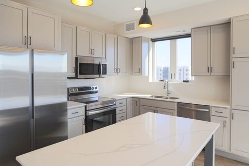 SOUTH FACING TWO BEDROOM WITH PATIO ON CLUB LEVEL - UNIT H – photo 1