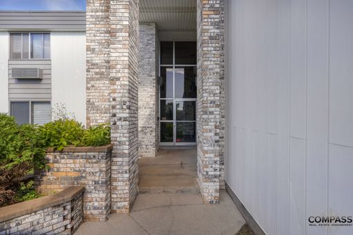 CHARMING ONE-BEDROOM WITH GREAT LOCATION – photo 1
