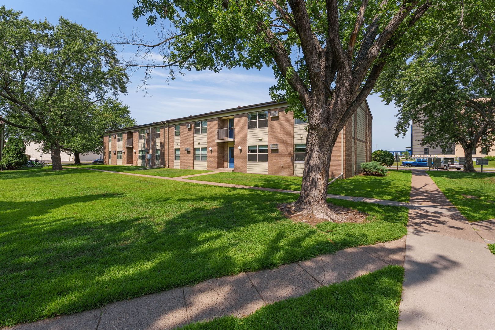 Eau Claire Apartment: 946 W. MacArthur Ave