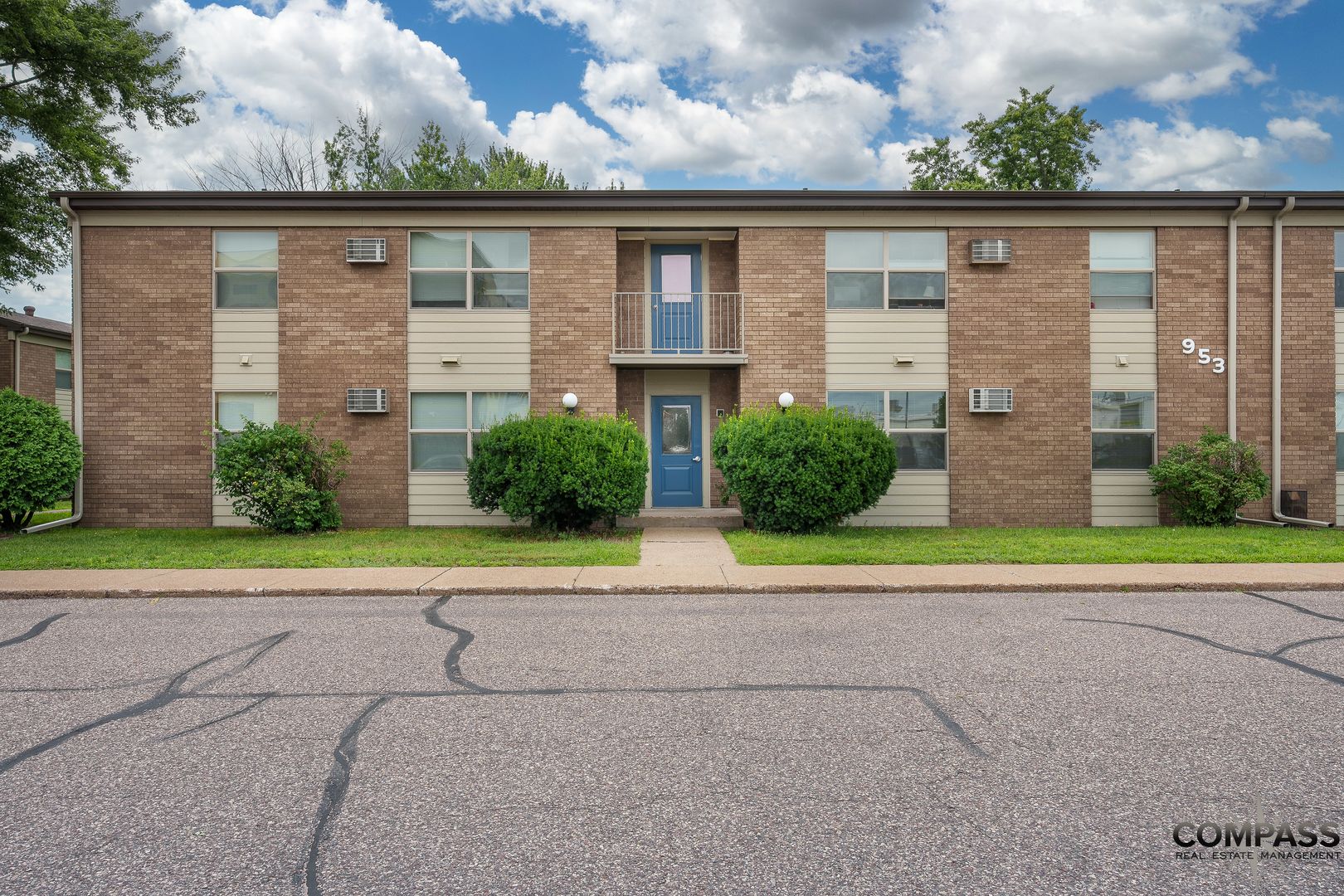 Eau Claire Apartment: 946 W. MacArthur Ave