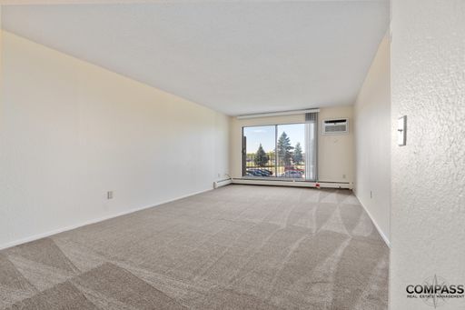 SPACIOUS STUDIO ON WESTSIDE – photo 1