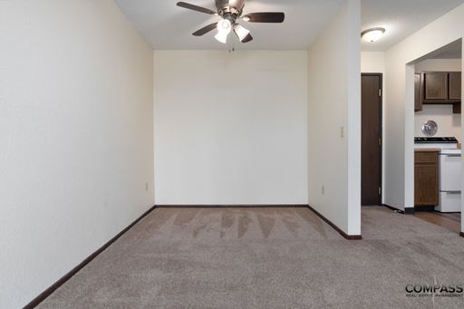 *SCHOOL YEAR LEASE TERMS NOW AVAILABLE* – photo 1