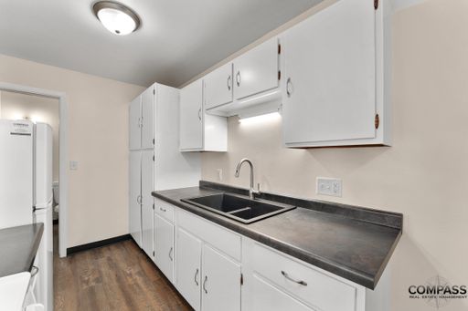 DOWNTOWN 1 BEDROOM APARTMENT – photo 1