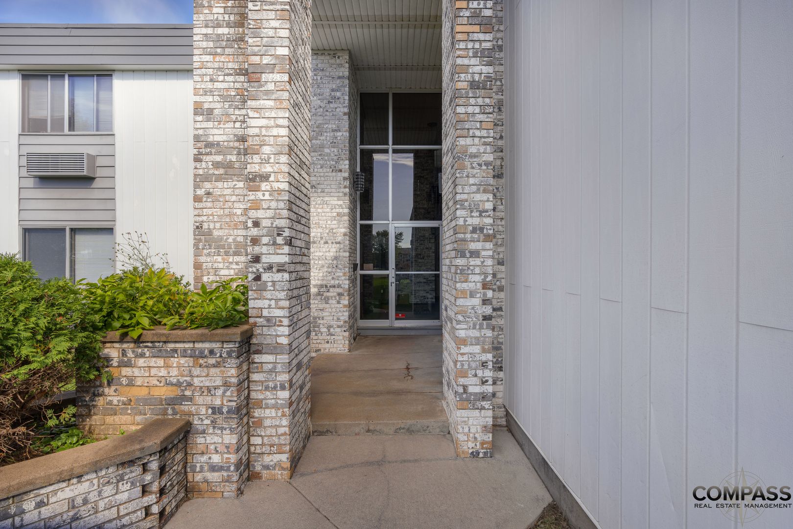 Eau Claire Apartment: 1025 W. MacArthur