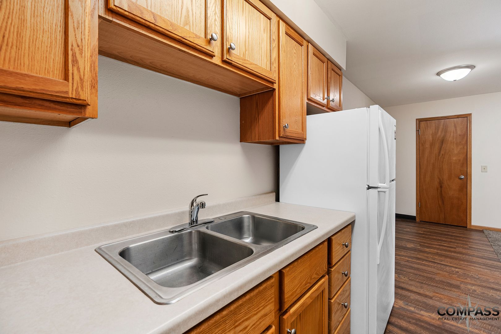 Eau Claire Apartment: 946 W. MacArthur Ave