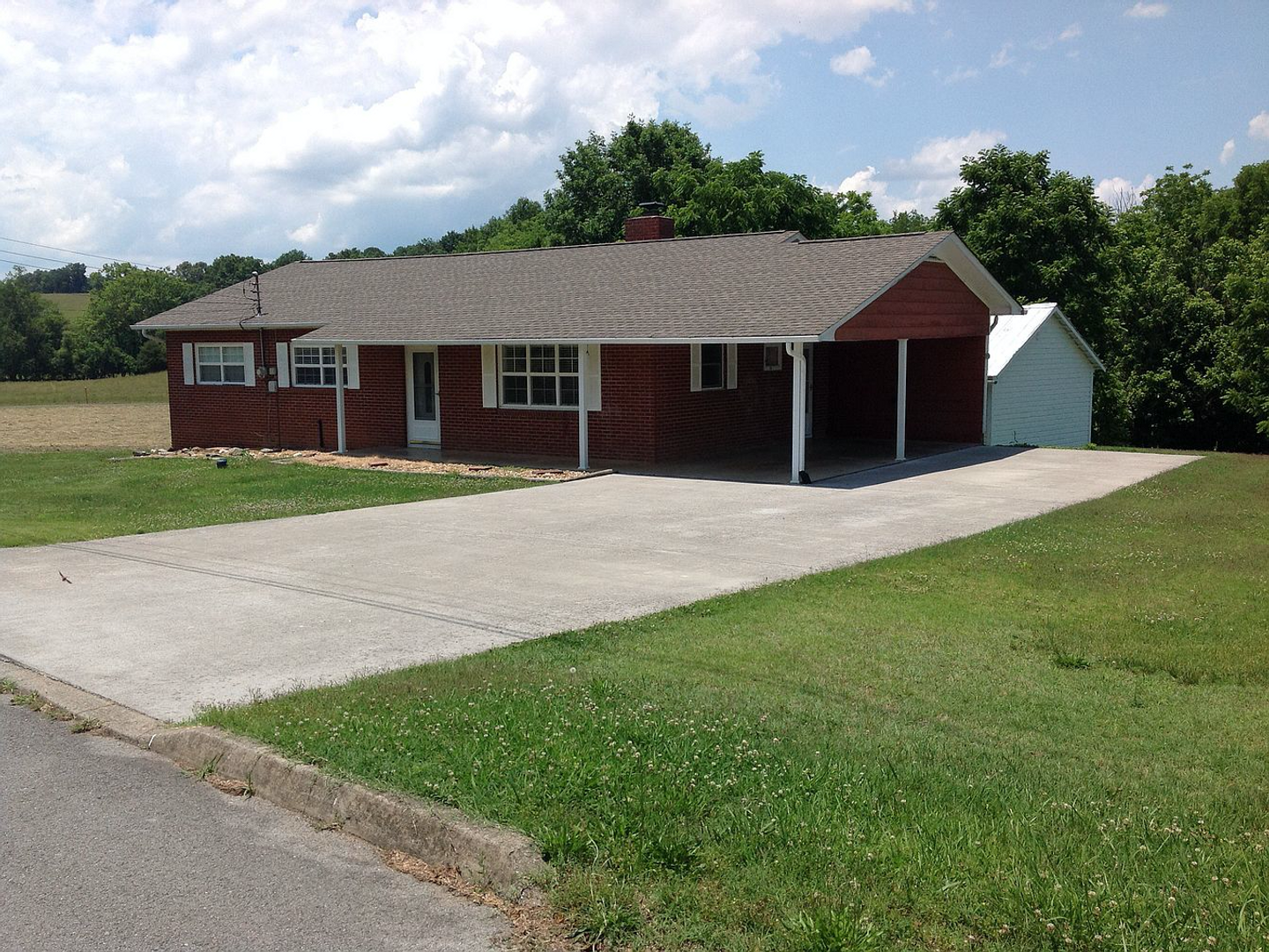 Sevierville House: 1905 Vickers Lane