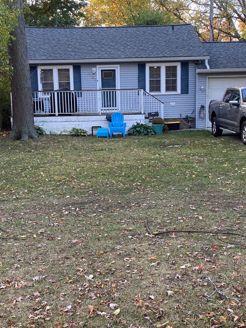 Royal Oak House: 3167 Warick Rd