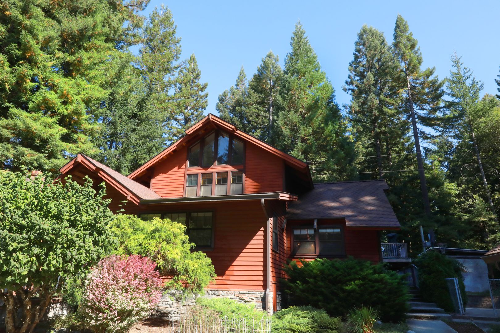 Kneeland House: 5279 Kneeland Rd