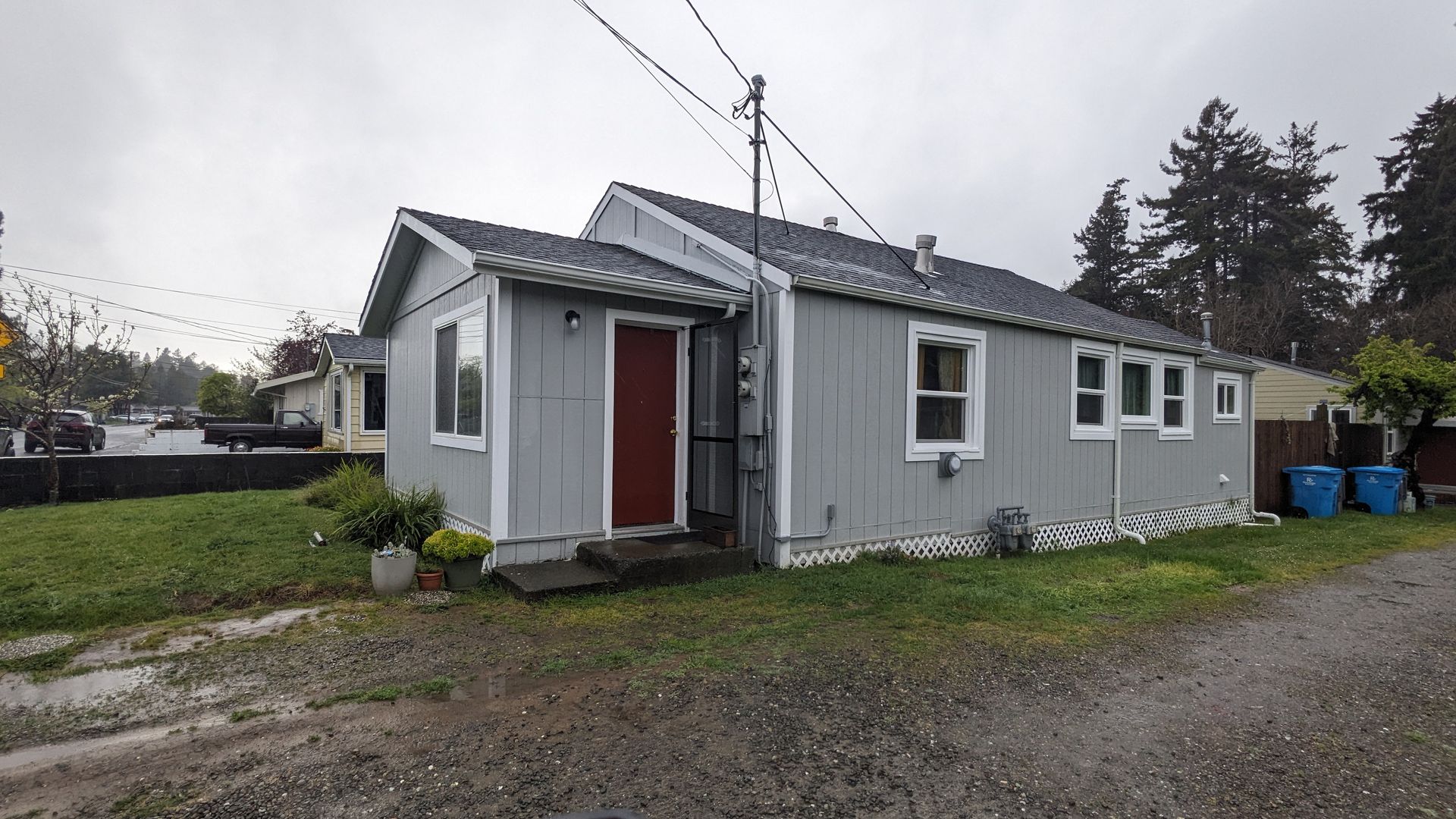 Eureka Apartment: 2069 Holly St