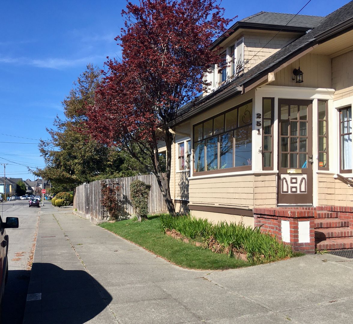 Eureka House: 251 15th St, Unit B