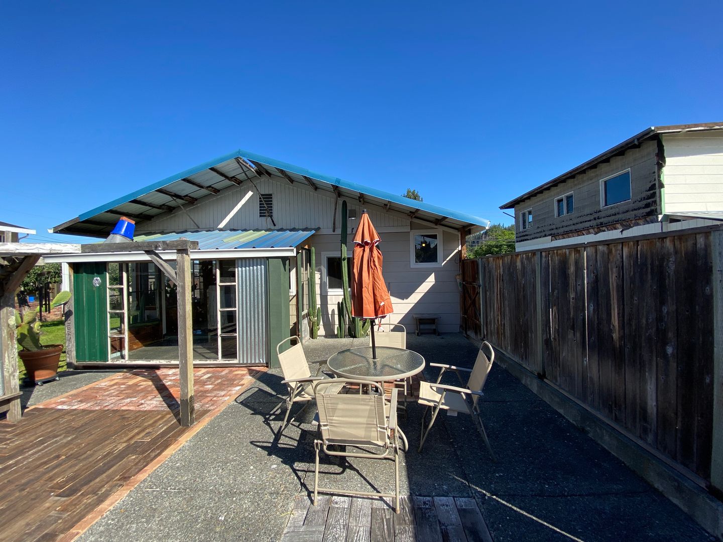 Blue Lake House: 511-1/2 Second Ave