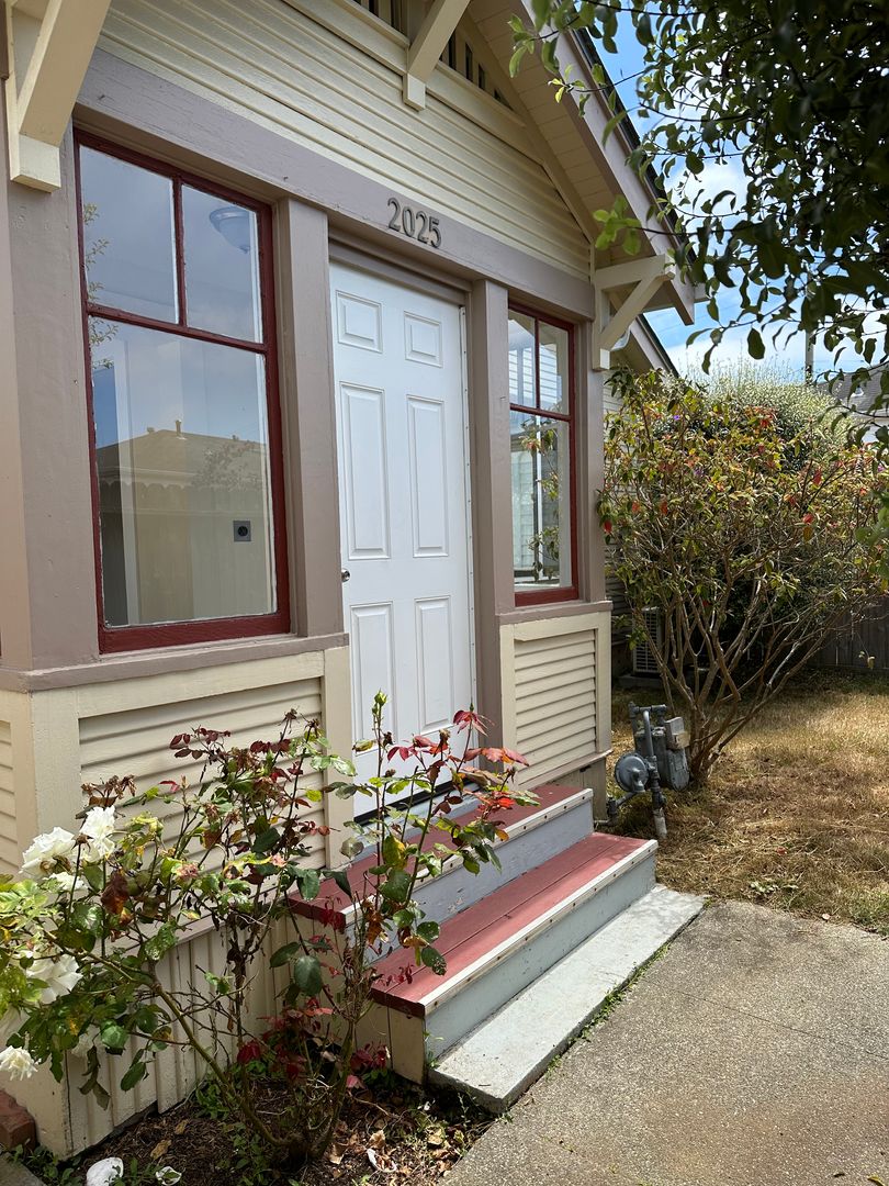 Eureka House: 2025 I Street