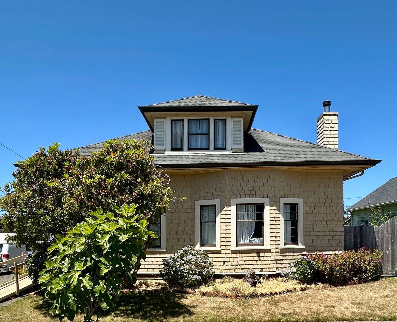 Eureka House: 251 15th St, Unit B
