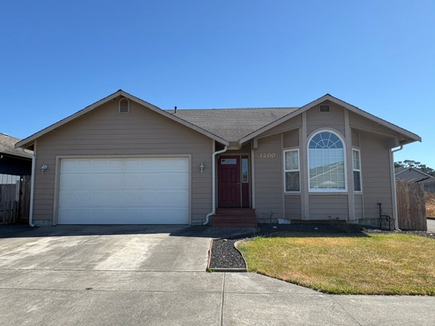 McKinleyville House: 1200 Winchester Ave