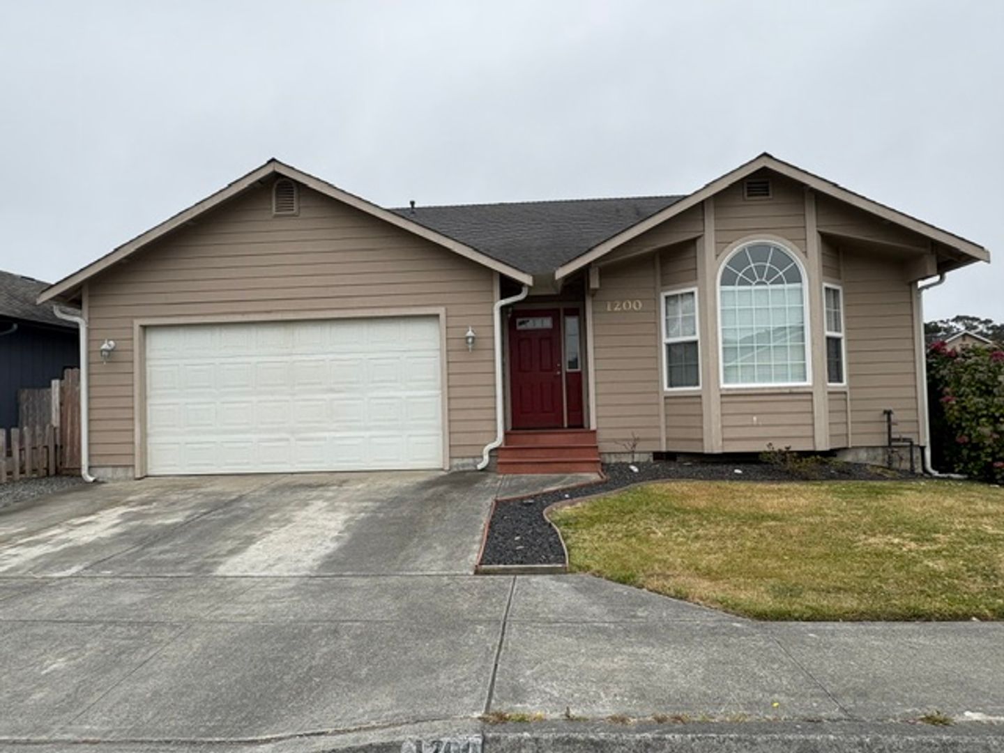 McKinleyville House: 1200 Winchester Ave