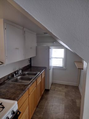 $750 - 1 Bedroom 1 Bath Apartment - Walk to South Dakota School of Mines!