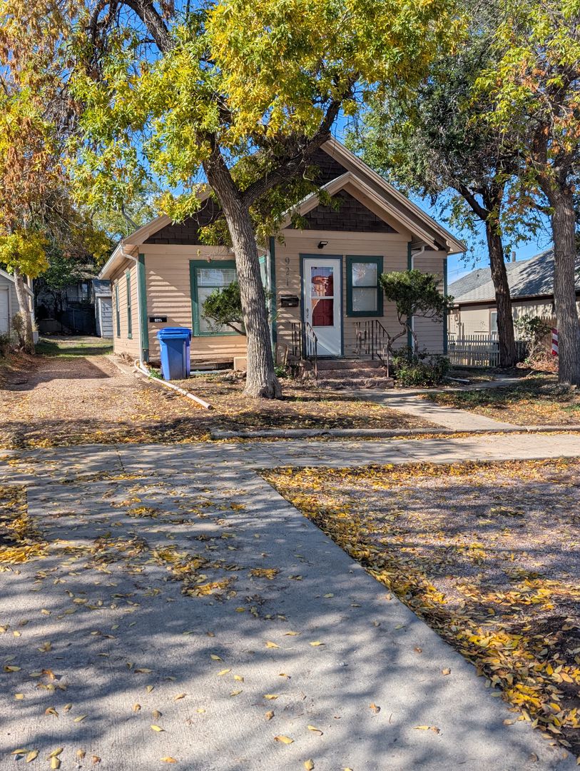 Rapid City Apartment: 921 5th st