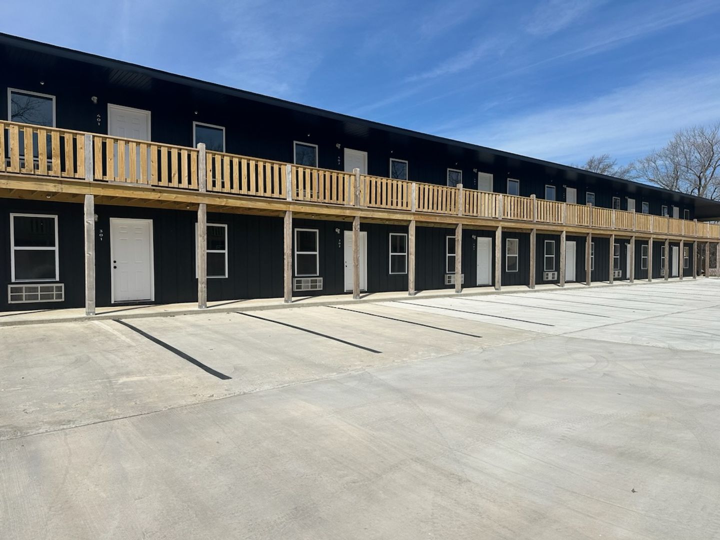 Marshfield Apartment: 301 W Maple