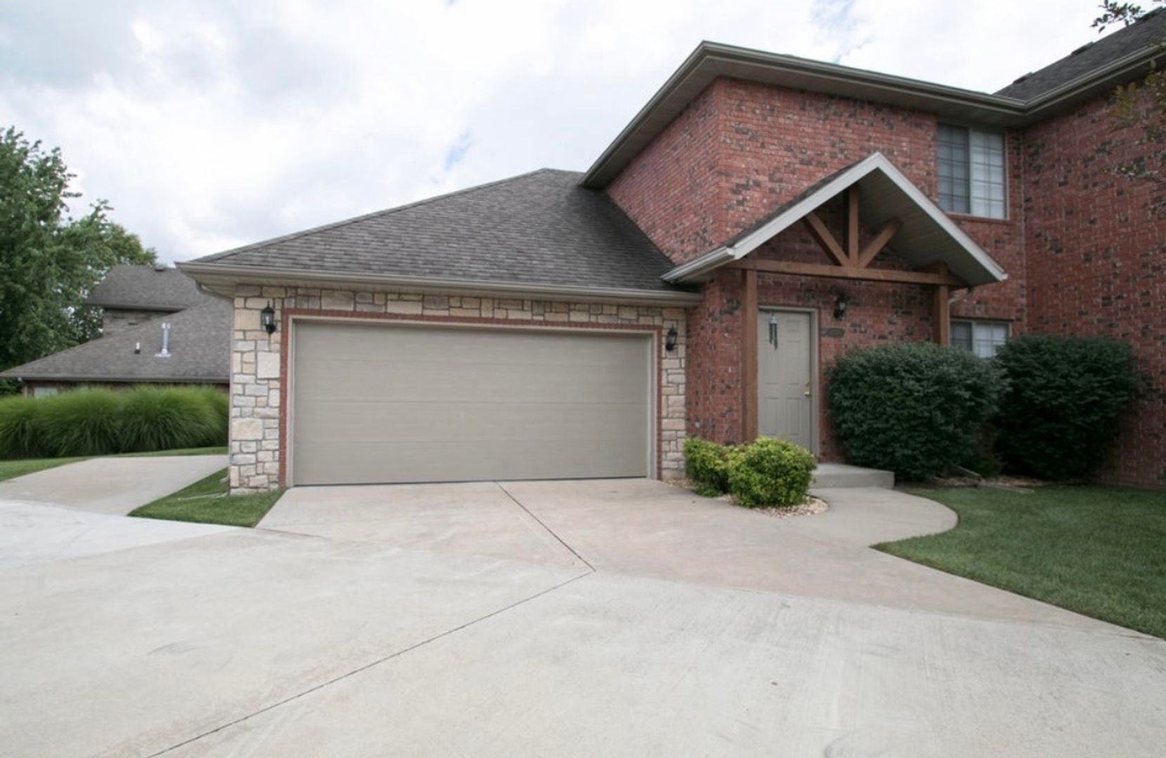 Springfield House: 2337 W Chesterfield Blvd, Unit C