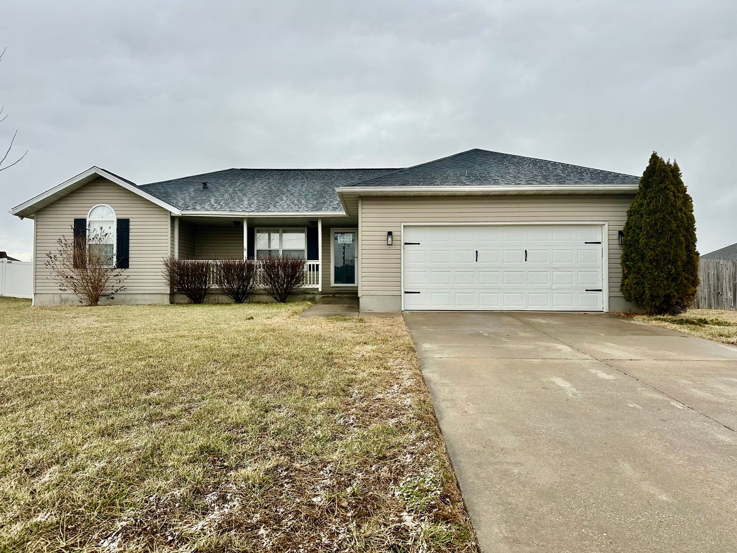 Marshfield House: 705 Woodlawn St