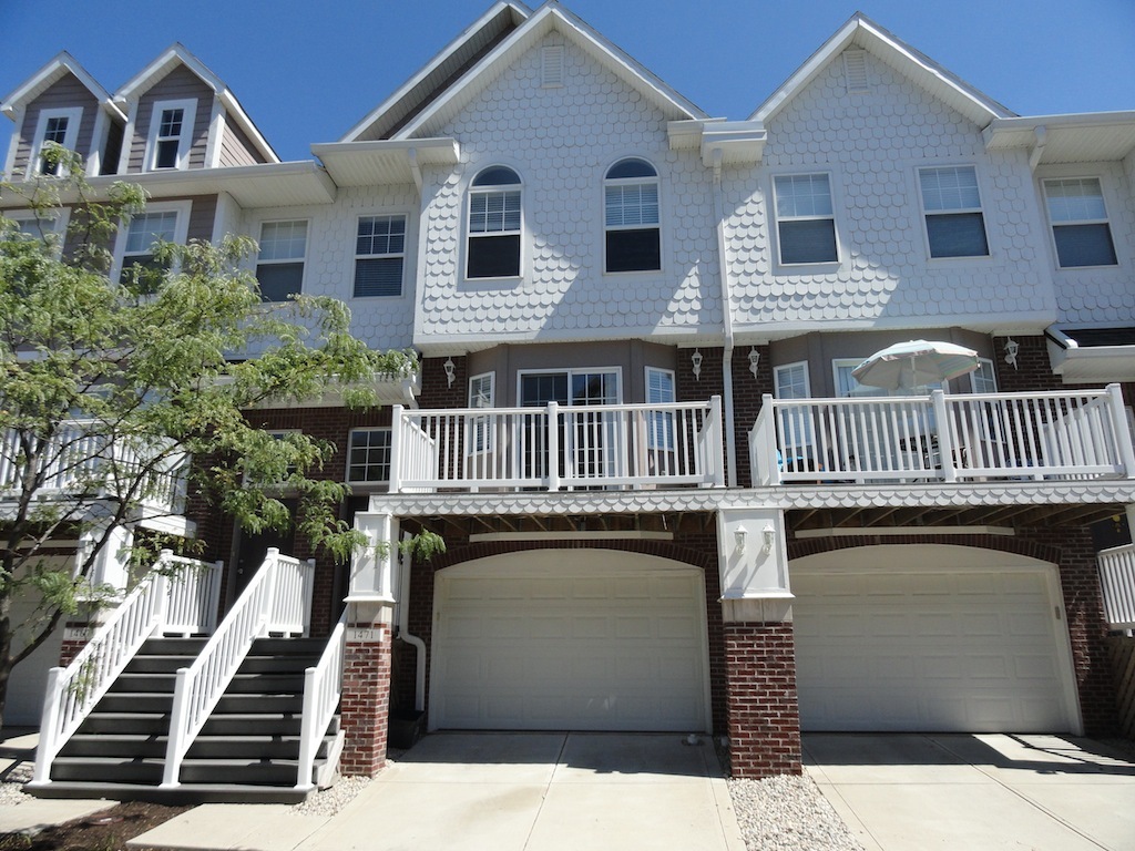 Greenwood House: 1471 Autumn Oak St