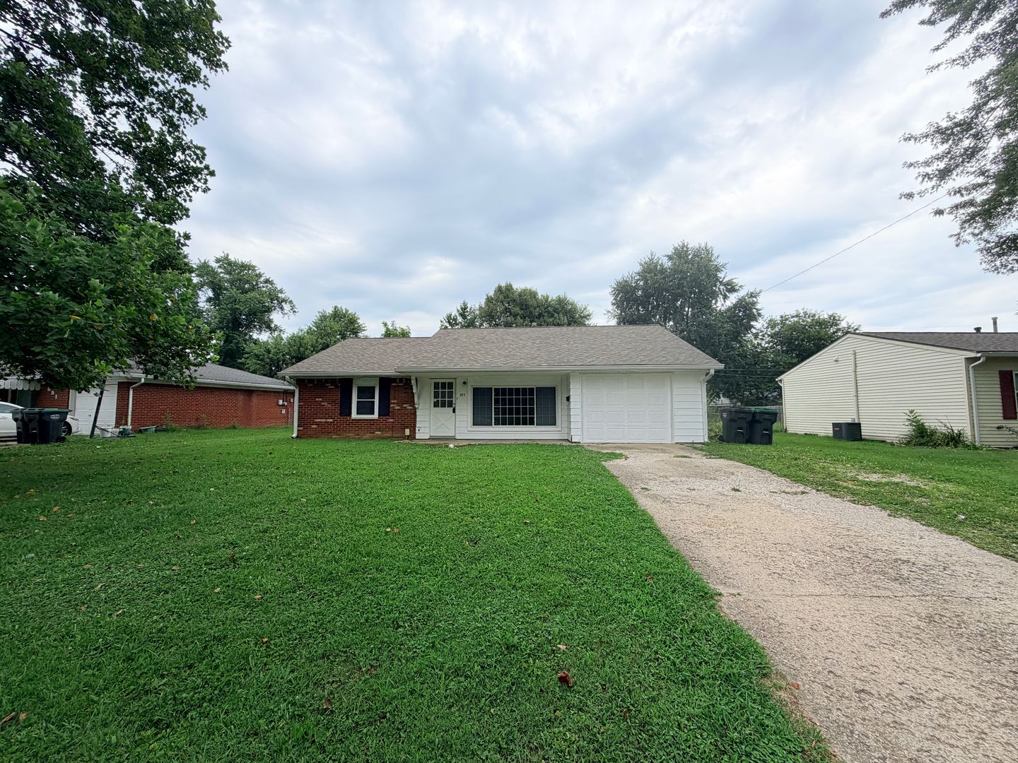 New Whiteland House: 845 Middle Dr.